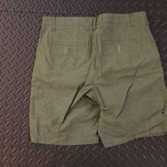 Goodfellow Men’s Olive green shirt size 34 - Picture 2 of 3